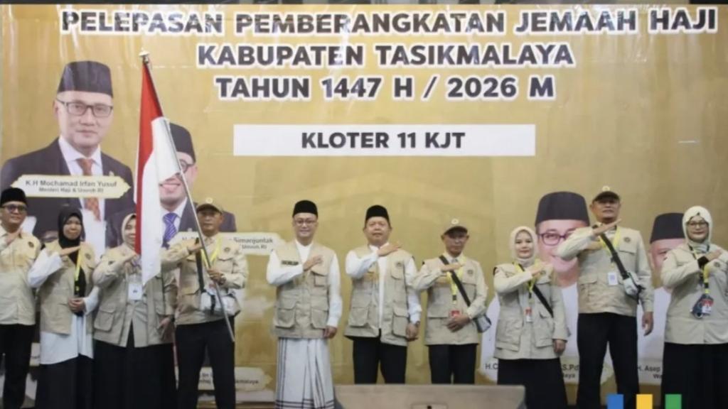 Bupati Tasikmalaya Lepas 445 Jemaah Haji Kloter 11 KJT di Islamic Center, Suasana Haru Iringi Keberangkatan