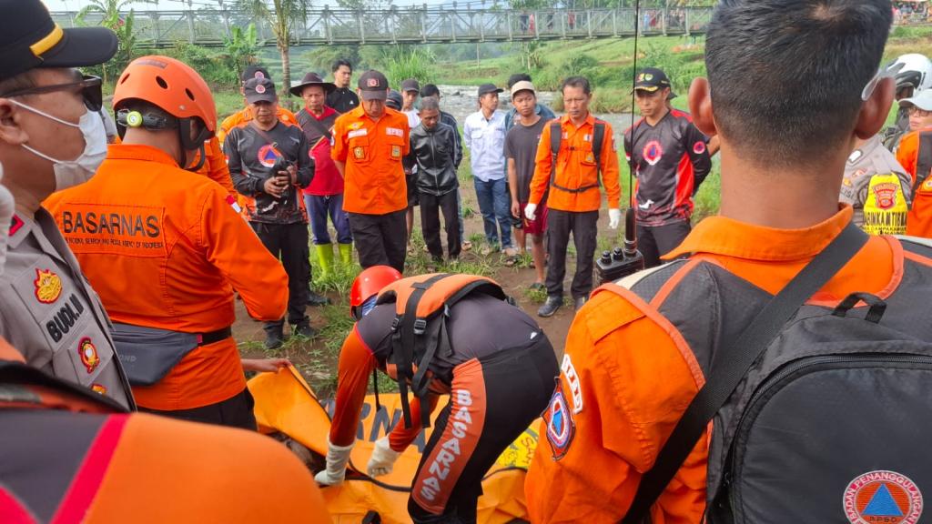 Korban Hanyut di Sungai Cihideung Bandung Ditemukan Meninggal Dunia
