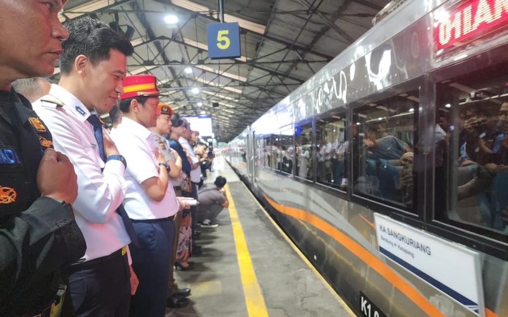 Hubungkan Jabar hingga Ujung Timur Jawa, KAI Resmi Operasikan KA Sangkuriang Rute Bandung-Ketapang