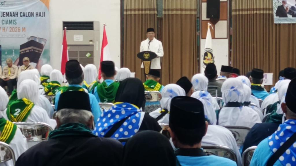 Bupati Herdiat Lepas 444 Jemaah Haji Ciamis, Kloter Perdana Berangkat dari Kertajati