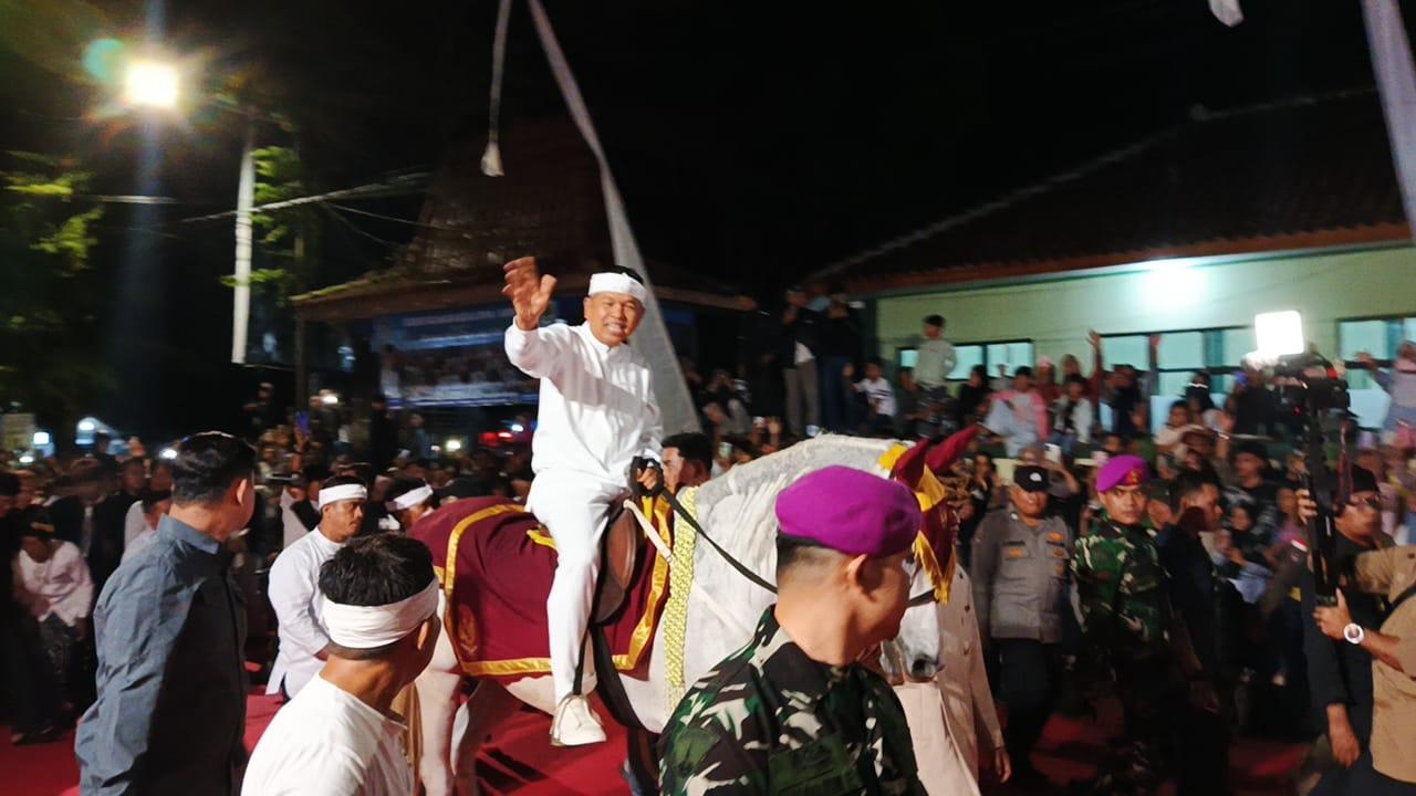Semarak Kirab Mahkota Binokasih di Ciamis