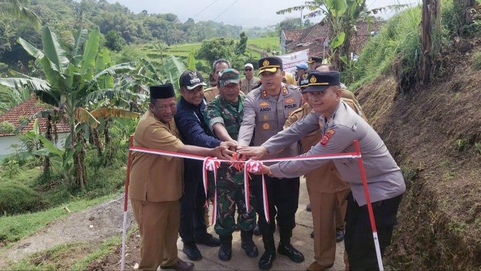 Warga Desa Bugel Tasikmalaya Bahagia, Jembatan yang Putus Telah Selesai Dibangun Kembali, Terima Kasih Pak Kapolres