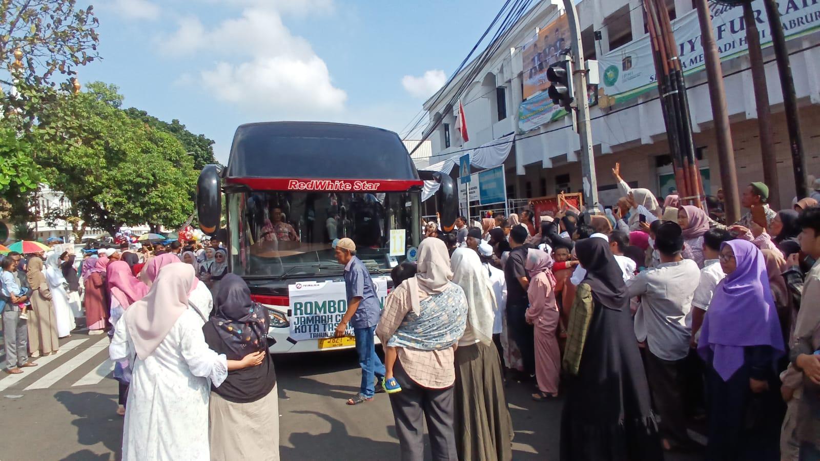 Wali Kota Tasikmalaya Lepas 441 Jemaah Calon Haji Kloter 20, Viman: Jaga Kesehatan dan Ikuti Arahan Petugas