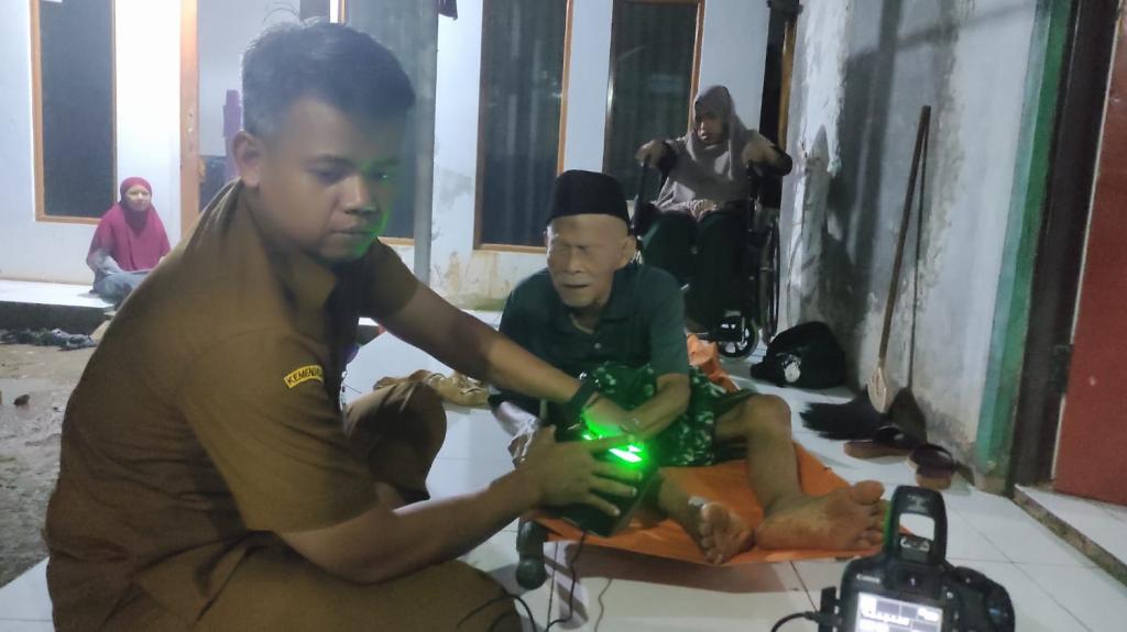 Layanan Tanpa Batas: Disdukcapil Ciamis Door to Door Hingga Malam Lewat Jempol Gadis Manis