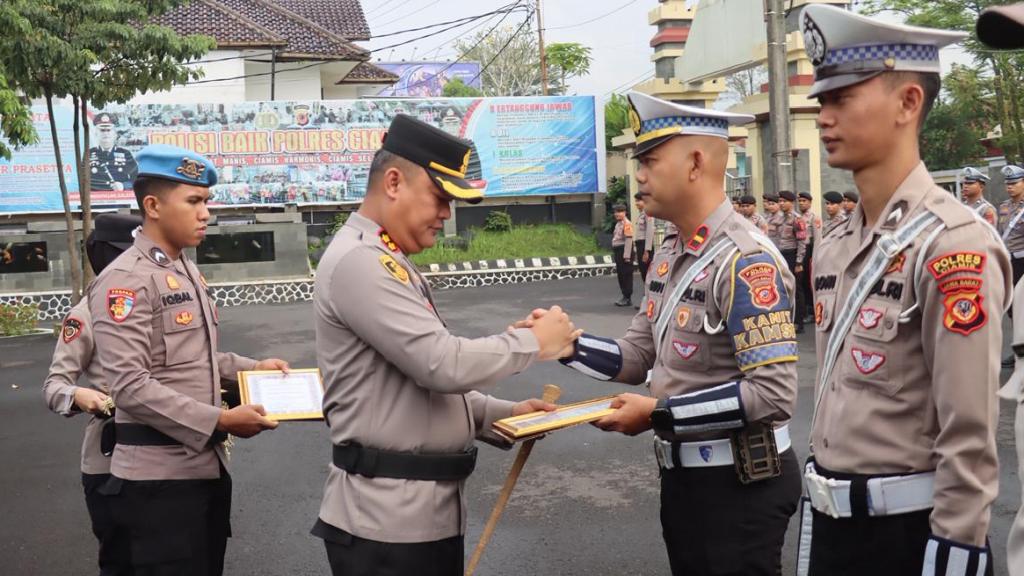 Kapolres Ciamis Apresiasi Personel Berprestasi dan Polisi Cilik TK Kemala Bhayangkari 25