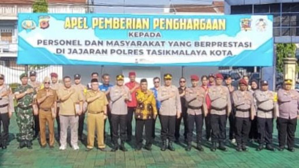 Polres Tasikmalaya Kota Beri Penghargaan untuk Personel dan Mitra Strategis, Kapolres Tekankan Profesionalisme dan Pelayanan Humanis
