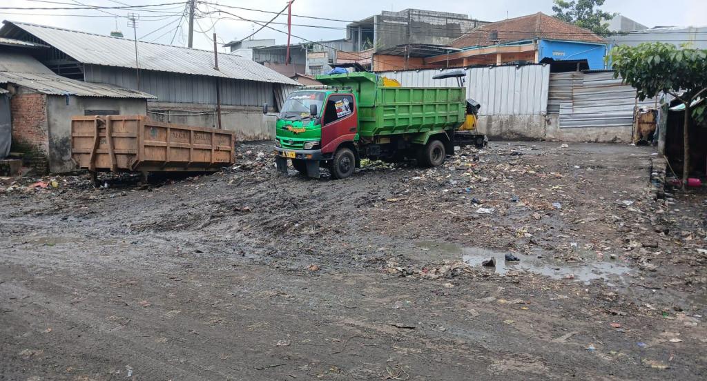 Tiga Hari Proses Pengangkutan, 90 Ton Sampah di Pasar Cikurubuk Akhirnya Berhasil Dibereskan