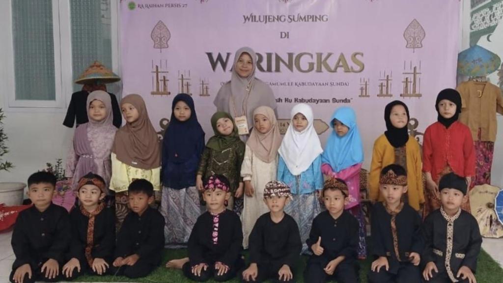 RA Raihan Persis 27 Tasikmalaya Kenalkan Budaya Sunda kepada Anak Didik Lewat WARINGKAS