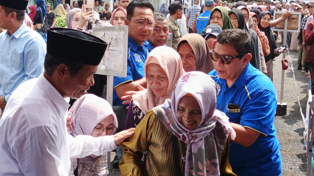 Gandeng Irjen Kemendes PDT, Gandara Group 37 Salurkan Ratusan Sembako dan Ribuan Sak Semen di Banjar