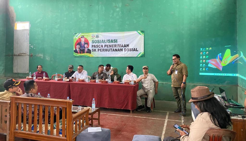Sinergi Perhutanan Sosial di Cigalontang: Pemegang SK Diingatkan Jaga Kelestarian Hutan dan Aturan Kelola Getah Pinus