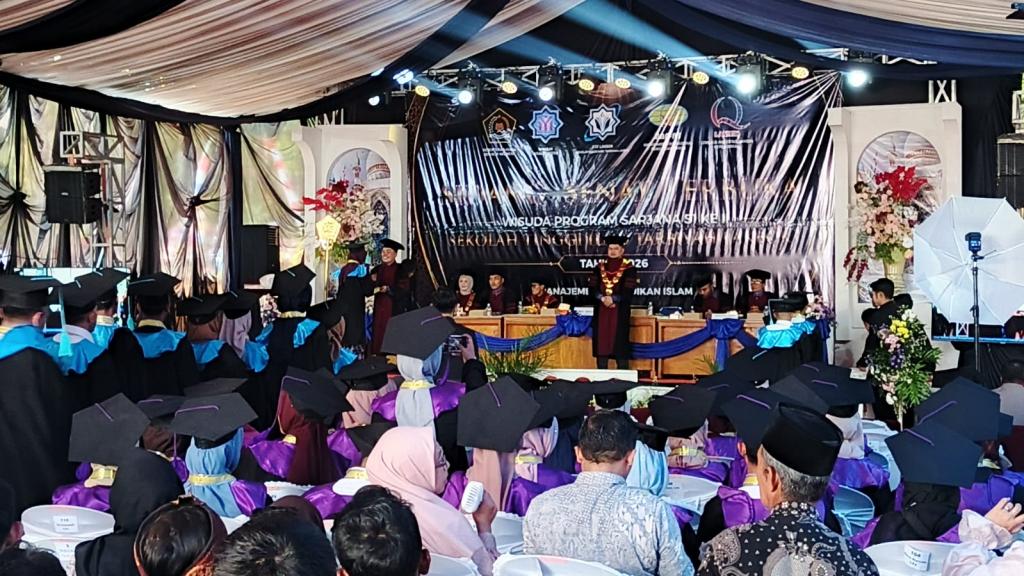 Wamen Koperasi Farida Hadiri Wisuda STIT Lakbok, Ingatkan Lulusan Siap Hadapi Dunia Kerja