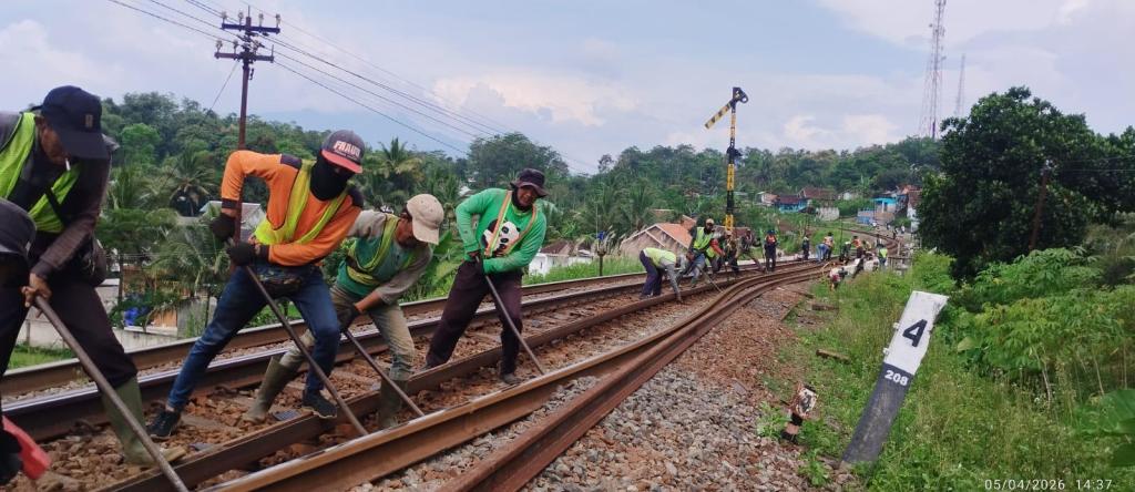 Genjot Keselamatan Jalur Aktif, KAI Daop 2 Bandung Rampung Ganti 2.800 Meter Rel Lintas Lebakjero-Cibatu