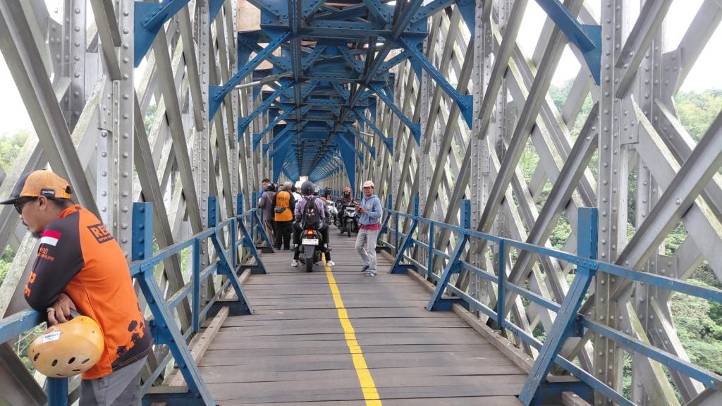 Pencarian Korban Terjun di Jembatan Cirahong Dihentikan Sementara Imbas Hujan, Polisi Ungkap Kronologi