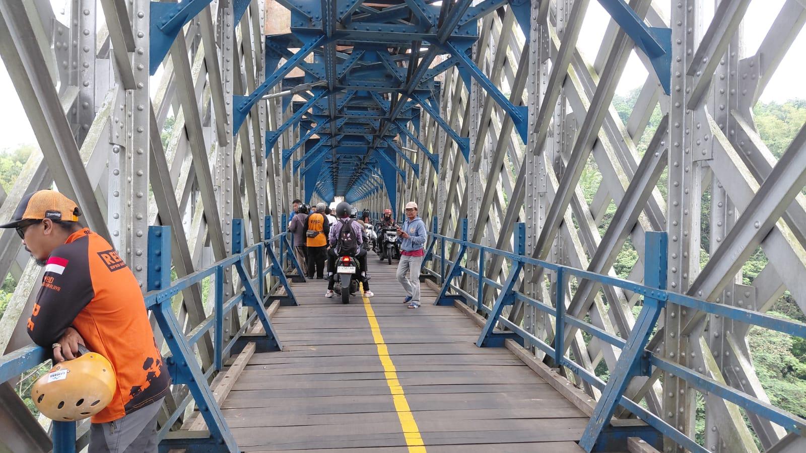 Pencarian Korban Terjun di Jembatan Cirahong Dihentikan Sementara Imbas Hujan, Polisi Ungkap Kronologi