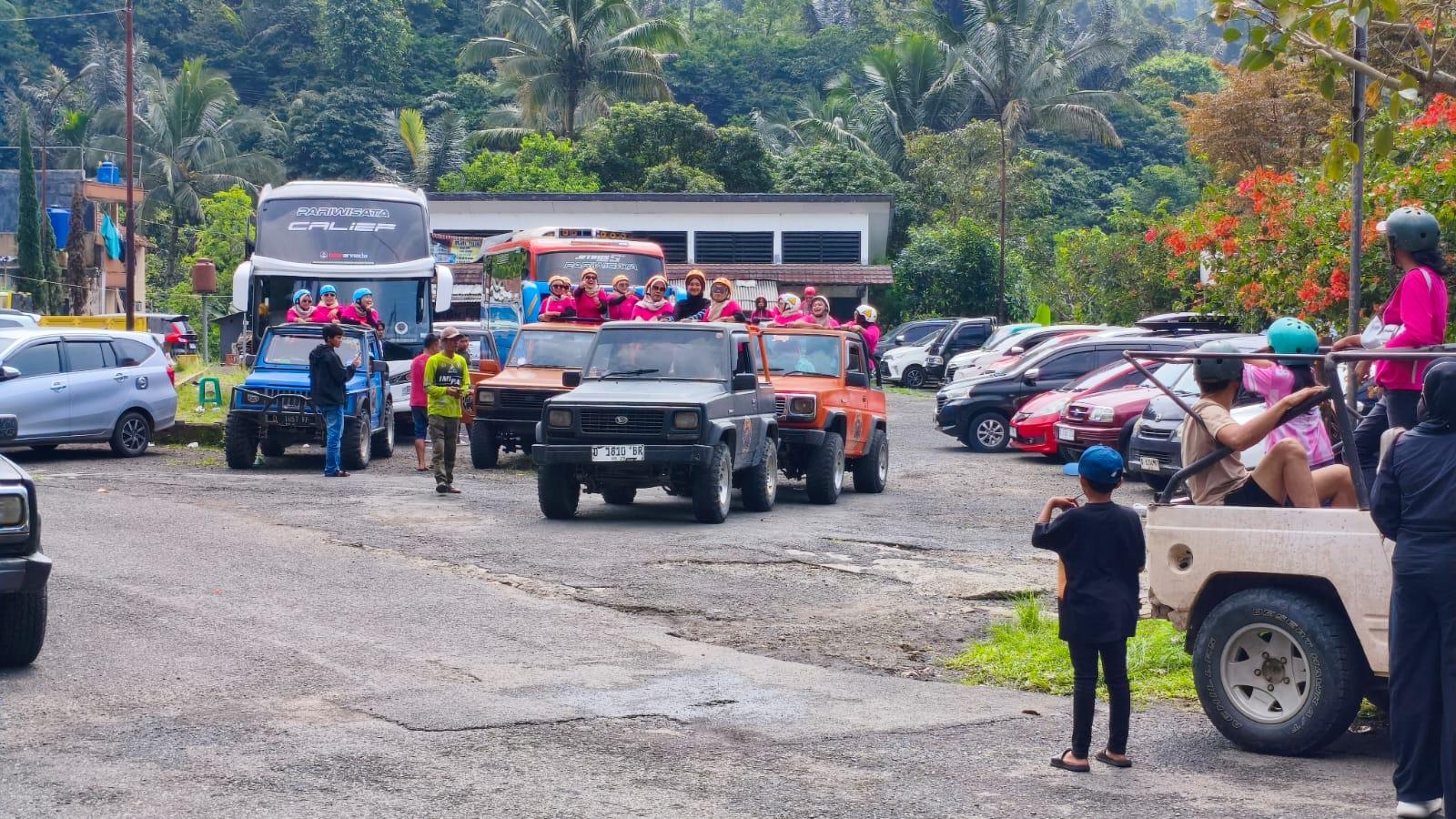 Wisata Jeep Cipanas Galunggung Tasikmalaya Jadi Primadona Libur Panjang Iduladha, Pengunjung Nikmati Sensasi Offroad di Kaki Gunung