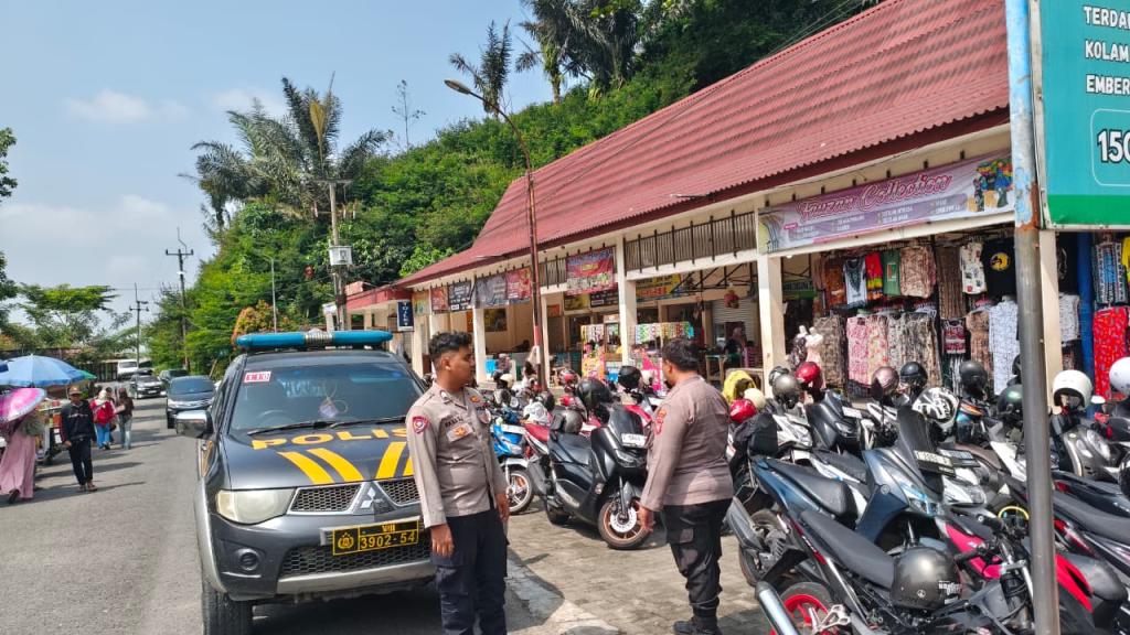 Patroli Wisata Cipanas Galunggung, Polsek Sukaratu Pastikan Keamanan Pengunjung Saat Libur Panjang Iduladha