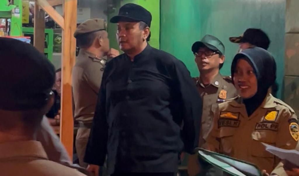 Wakil Wali Kota Tasikmalaya Diky Candra Pimpin Langsung Penggerebekan Miras di Tawang