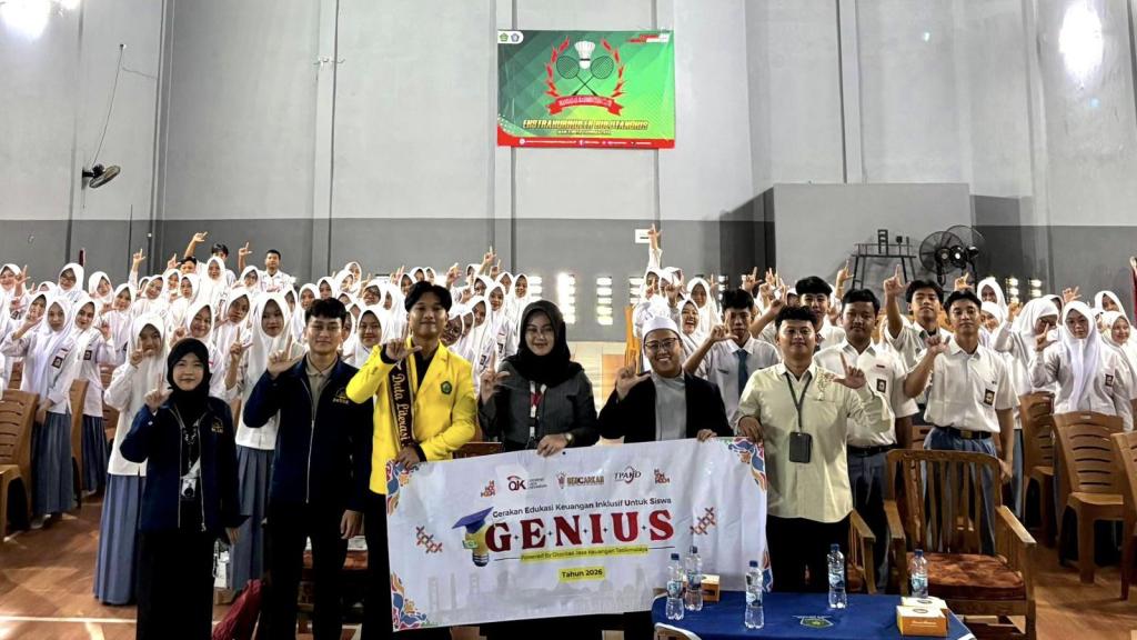 Tingkatkan Literasi Keuangan, FoSSEI dan OJK Gelar Aksi Literasi di MAN 1 Kota Tasikmalaya