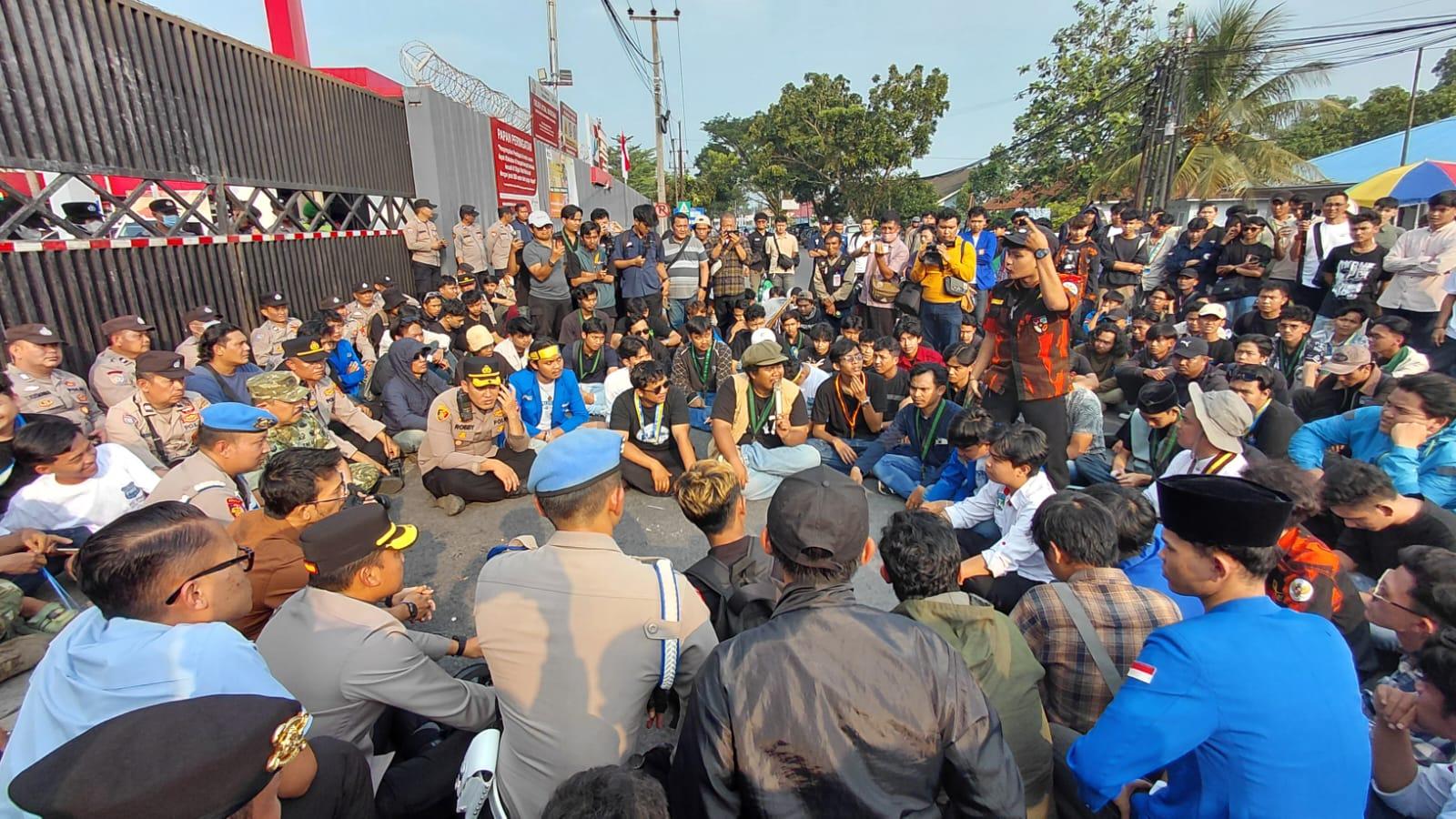 Soroti Kenaikan Pertamax dan Dolar, Aliansi Cipayung Plus Tasikmalaya Geruduk Pertamina dan DPRD
