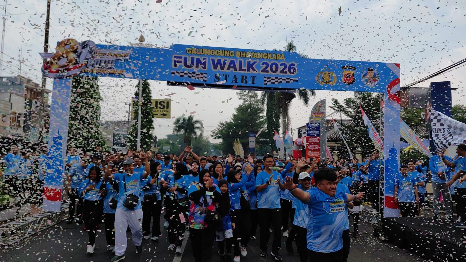 Membludak! 2.000 Peserta Ramaikan Galunggung Bhayangkara Fun Walk 2026 Polres Tasikmalaya Kota