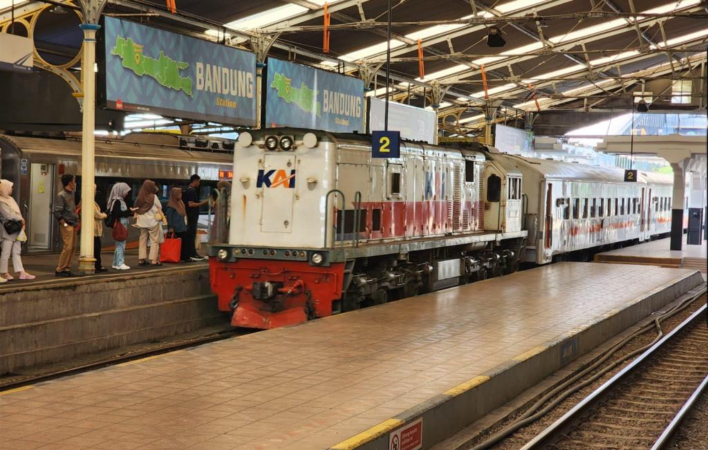 KAI Daop 2 Bandung Siapkan 63.875 Kursi Kereta Api untuk Libur Akhir Pekan dan Tahun Baru Islam 1448 H