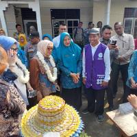 Kunjungi Cikalang Tasikmalaya, Menteri PPPA Puji Kemandirian Pangan Warga dan Sampaikan Salam Presiden Prabowo