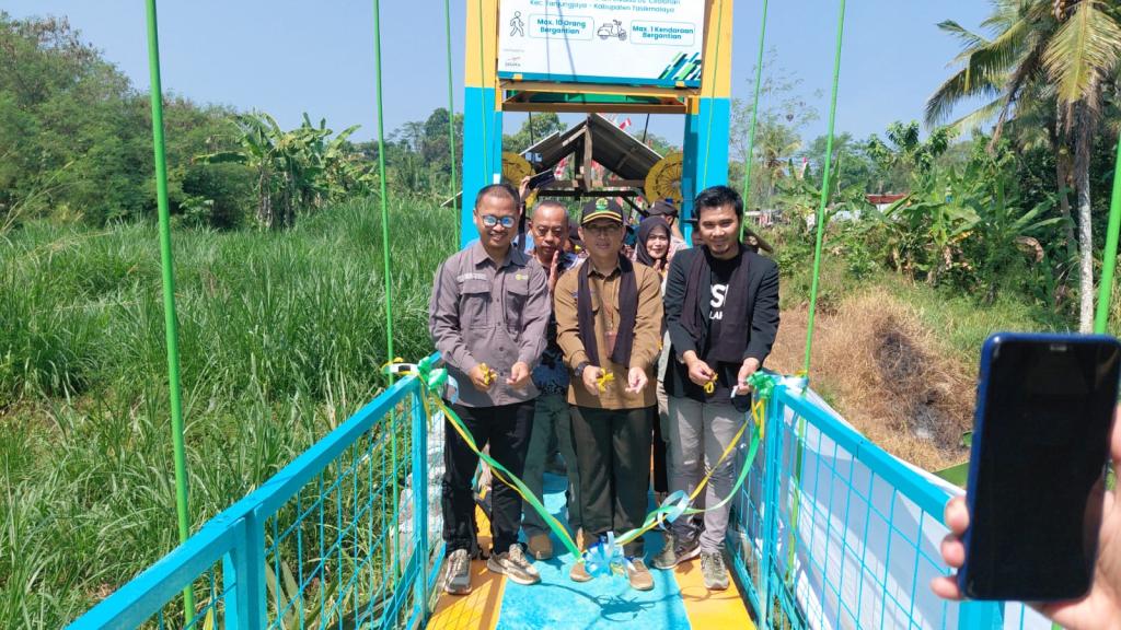 Perhutani, BSI dan Sinergi Foundation Resmikan Jembatan Maslahat Penghubung Desa Cilolohan-Sukamenak
