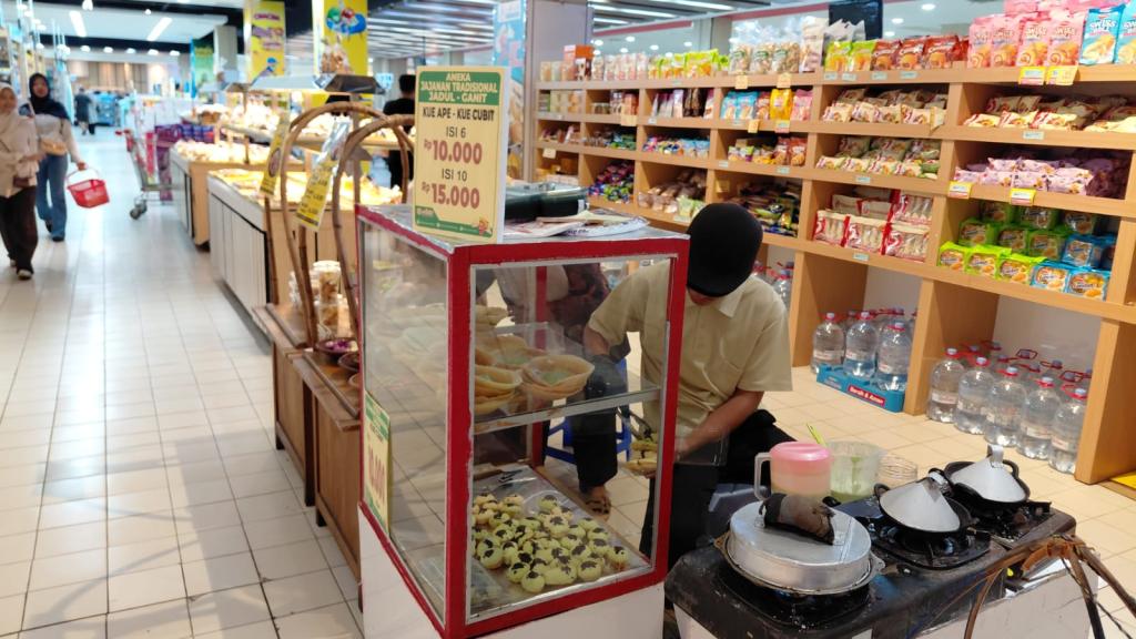 Dukung Peningkatan Ekonomi UMKM, Plaza Asia Tasikmalaya Hadirkan Event Jajanan Jadul di Area Supermarket