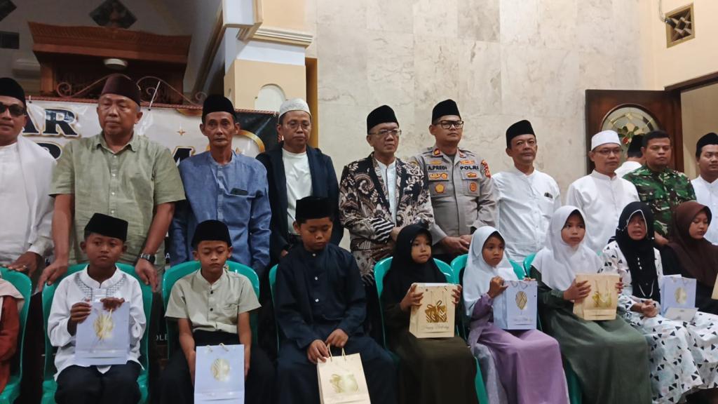 Momentum 10 Muharram, DKM Al-Hidayah Cihaurbeuti Ciamis Santuni Belasan Anak Yatim dan Gelar Makan Bersama