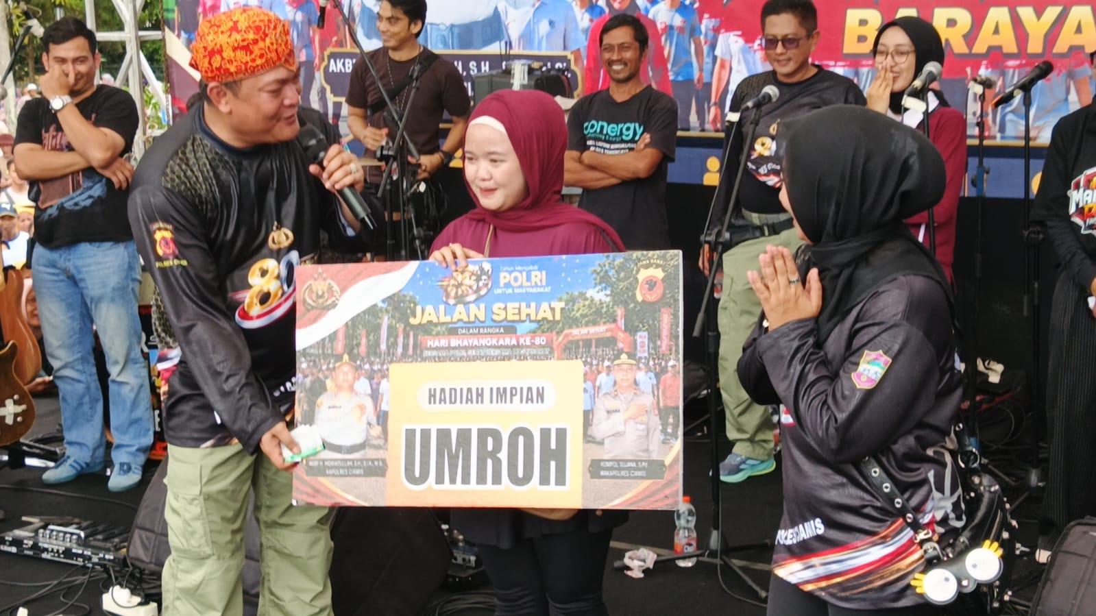 Jalan Sehat Hari Bhayangkara ke-80 Polres Ciamis Diikuti 20 Ribu Warga, Hadiah Umrah Jadi Momen Paling Mengharukan