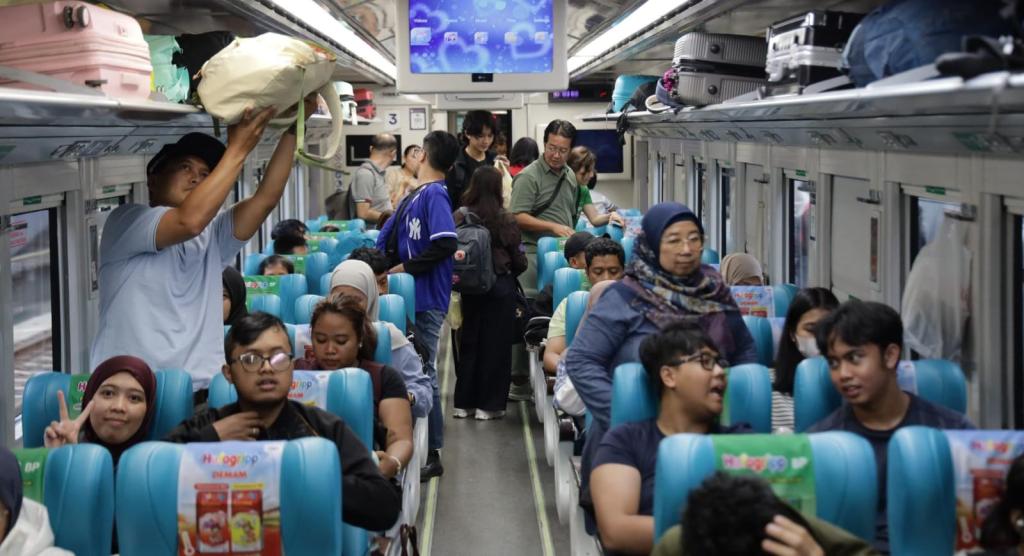 Libur Sekolah Dongkrak Penumpang Kereta, KAI Daop 2 Bandung Catat Penjualan Tiket Tembus 94 Ribu Lebih