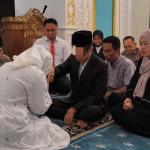 Di Balik Jeruji, Cinta Tetap Berlabuh: Tahanan Polres Tasikmalaya Kota Resmi Menikahi Kekasihnya di Masjid Wahid Azad