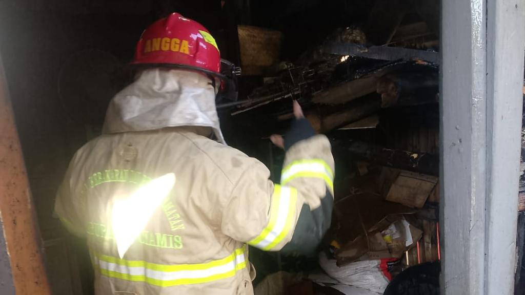 Rumah Semi Permanen di Panjalu Ciamis Terbakar, Diduga Dipicu Tungku Hawu yang Ditinggal Memasak