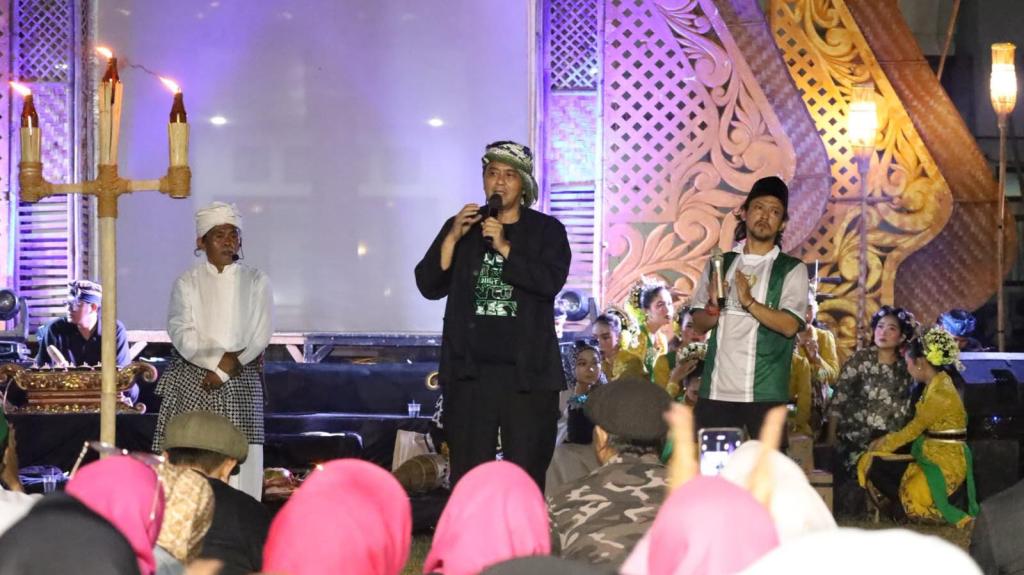 Longser Tamu Agung Memukau Penonton di Bale Kota Tasikmalaya, Dicky Candra: Banyak Pesan Moral