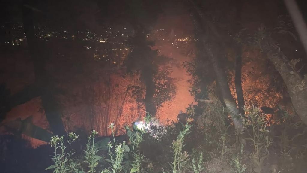 Kebakaran Lahan di Kaki Gunung Putri Garut Berhasil Dipadamkan, Tim Gabungan Cegah Api Meluas