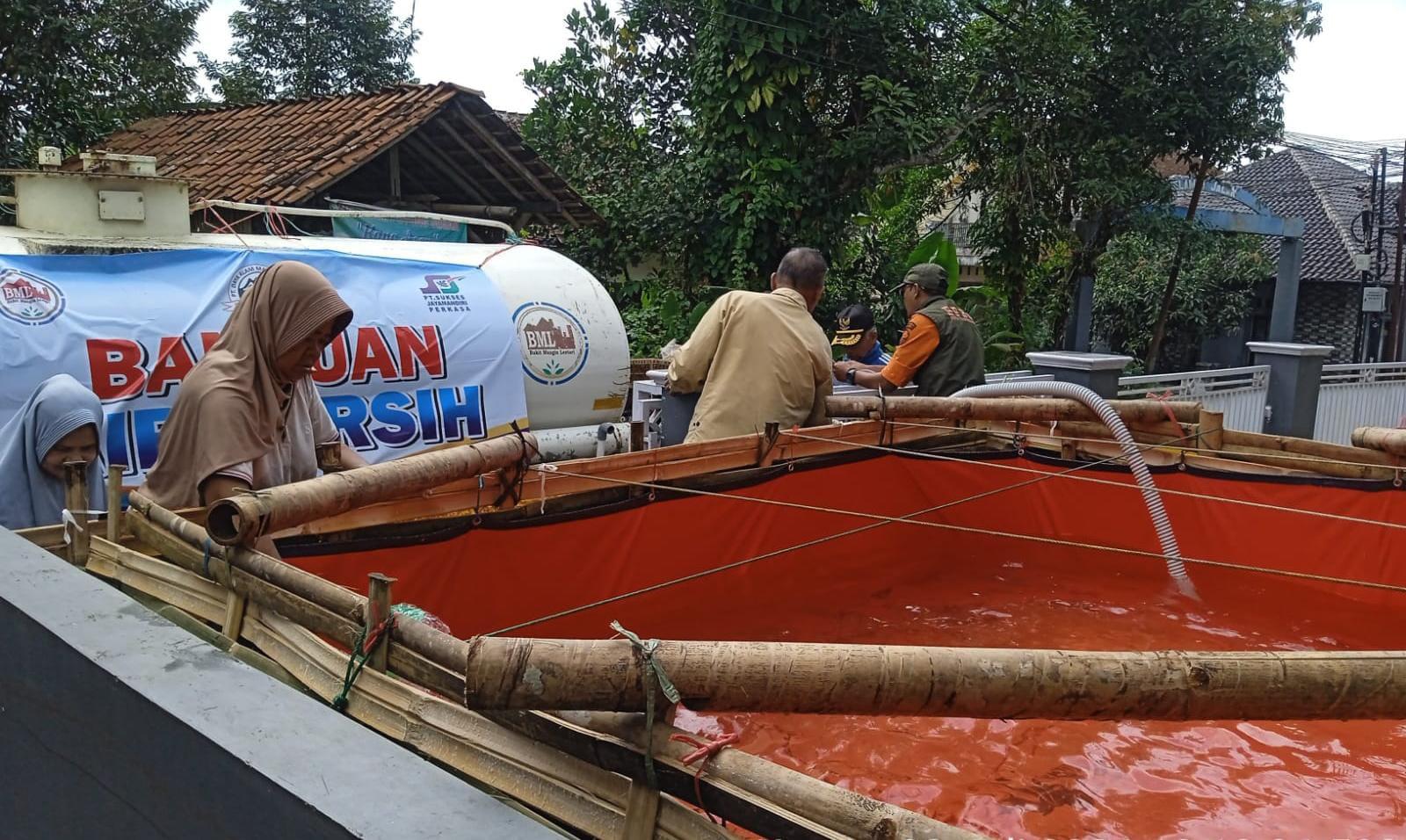 Gandeng Dunia Usaha, BPBD Kota Tasikmalaya Salurkan Air Bersih untuk Ratusan Warga Terdampak Kekeringan