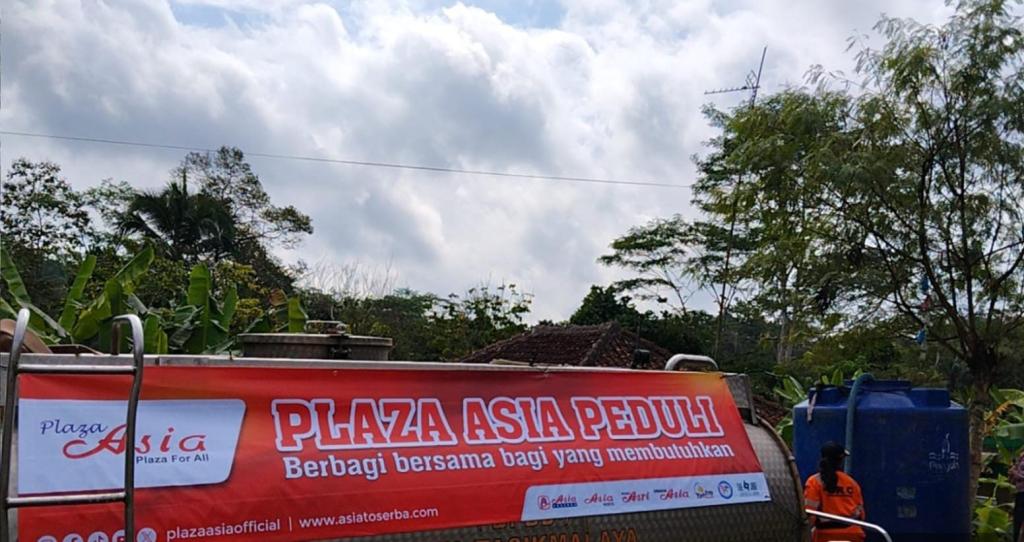 Plaza Asia Tasikmalaya Salurkan Bantuan Air Bersih untuk Warga Terdampak Kekeringan