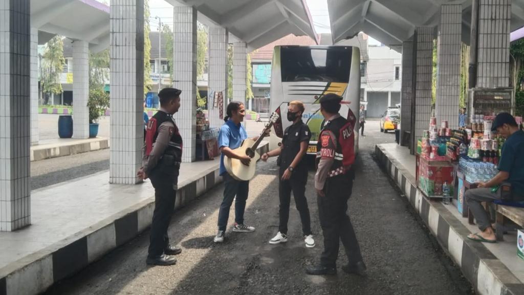 Satsamapta Polres Ciamis Intensifkan Patroli Antipremanisme di Terminal Bus Ciamis