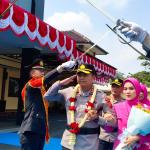 AKBP Andik Eko Siswanto Resmi Nahkodai Polres Tasikmalaya Kota, AKBP Andi Purwanto Dilepas dengan Tradisi Pedang Pora