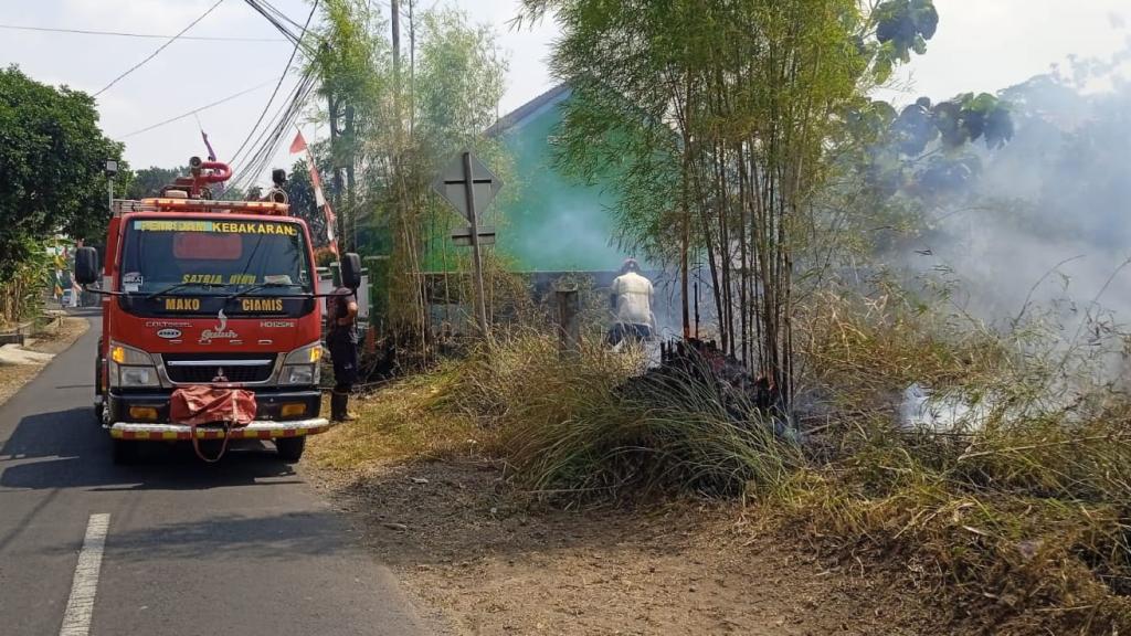 Kebakaran Lahan di Panyingkiran Ciamis, Diduga Berawal dari Pembakaran Sampah