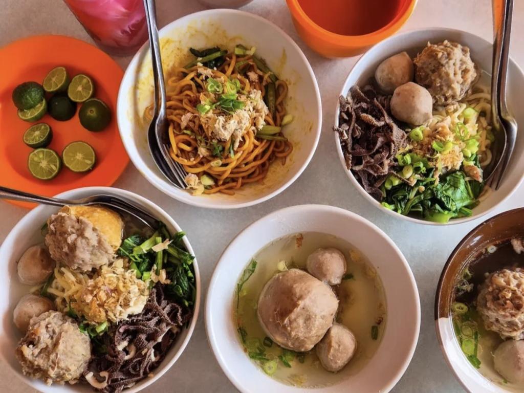 Menikmati Mie Bakso Primadona Tasikmalaya, Sensasi Bakso Urat Racikan Rempah