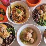 Menikmati Mie Bakso Primadona Tasikmalaya, Sensasi Bakso Urat Racikan Rempah