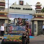 Prosesi Pedang Pora Iringi Pelepasan AKBP H. Hidayatullah, Warga Ciamis Antar dengan Penuh Haru