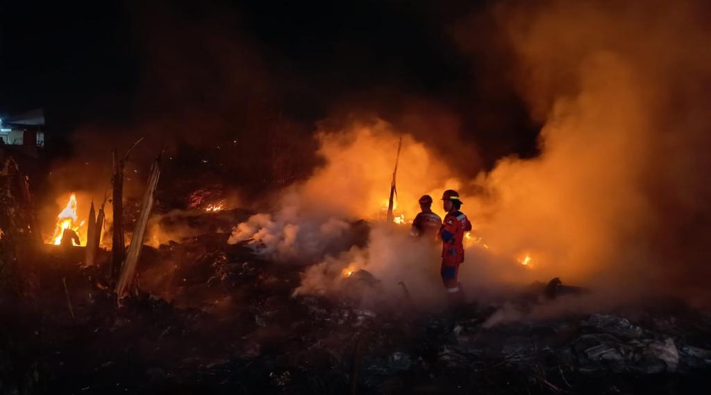 2 Kebakaran Lahan Terjadi dalam Semalam di Kota Tasikmalaya, Diduga Akibat Pembakaran Sampah
