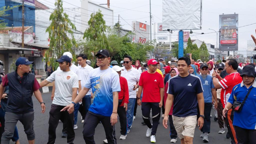 Ribuan Warga Kota Tasikmalaya Meriahkan Jalan Sehat HUT ke-81 RI
