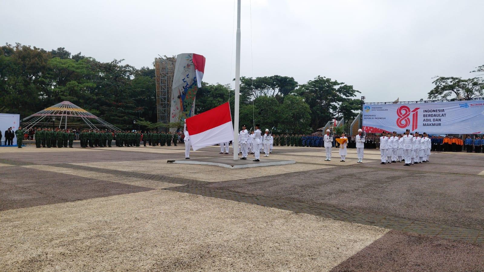 Bendera Merah Putih Berkibar Mulus di Dadaha, Paskibraka Kota Tasikmalaya Sukses Jalankan Tugas pada HUT Ke-81 RI