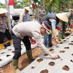 Kapolres Tasikmalaya Kota Ikut Tanam Bawang Putih Serentak, Dukung Program Swasembada Nasional