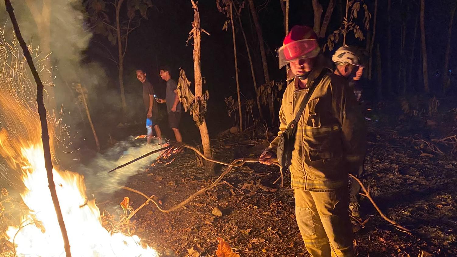Kebakaran Lahan Dekat Permukiman di Banjarsari Ciamis, Damkar Gerak Cepat Cegah Api Meluas