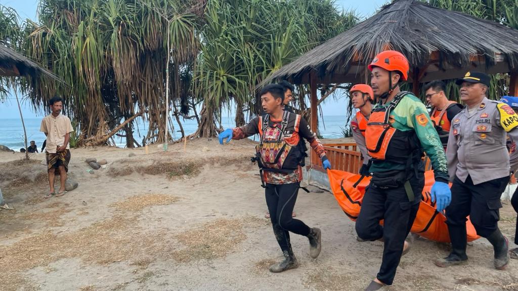 3 Korban Tenggelam di Pantai Karangpapak Santolo Berhasil Ditemukan, Tim SAR Akhiri Operasi Pencarian