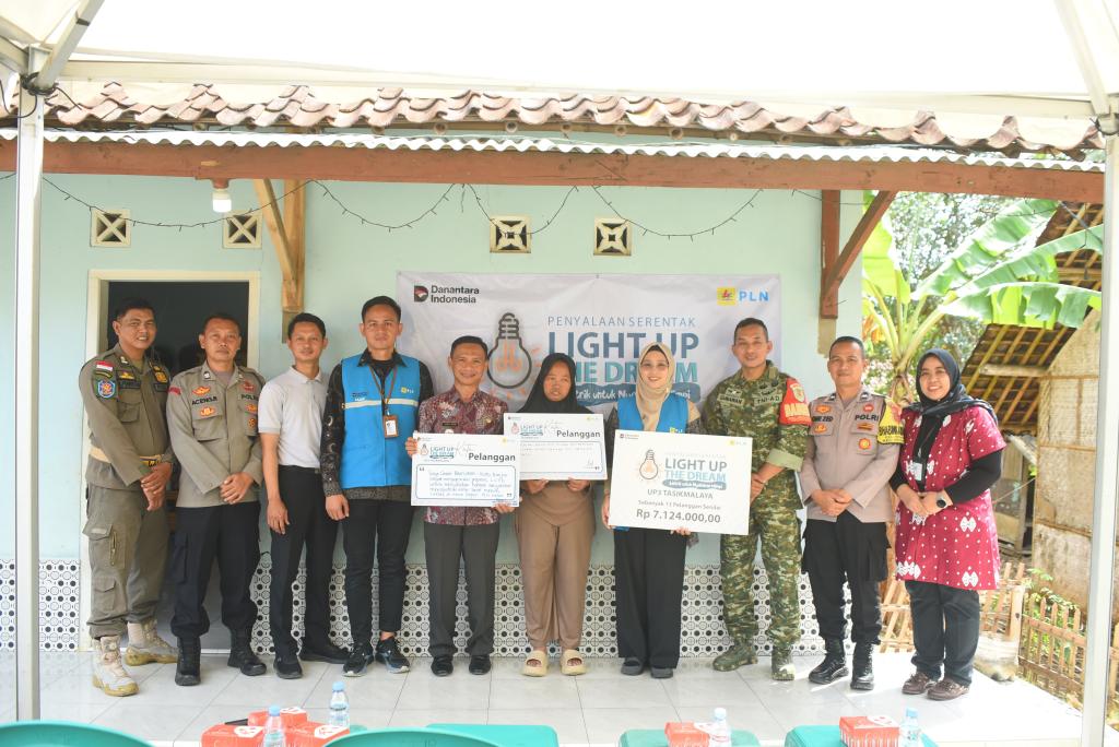 PLN Tasikmalaya Hadirkan Cahaya untuk 13 Keluarga di Kota Banjar pada Hari Pelanggan Nasional 2026